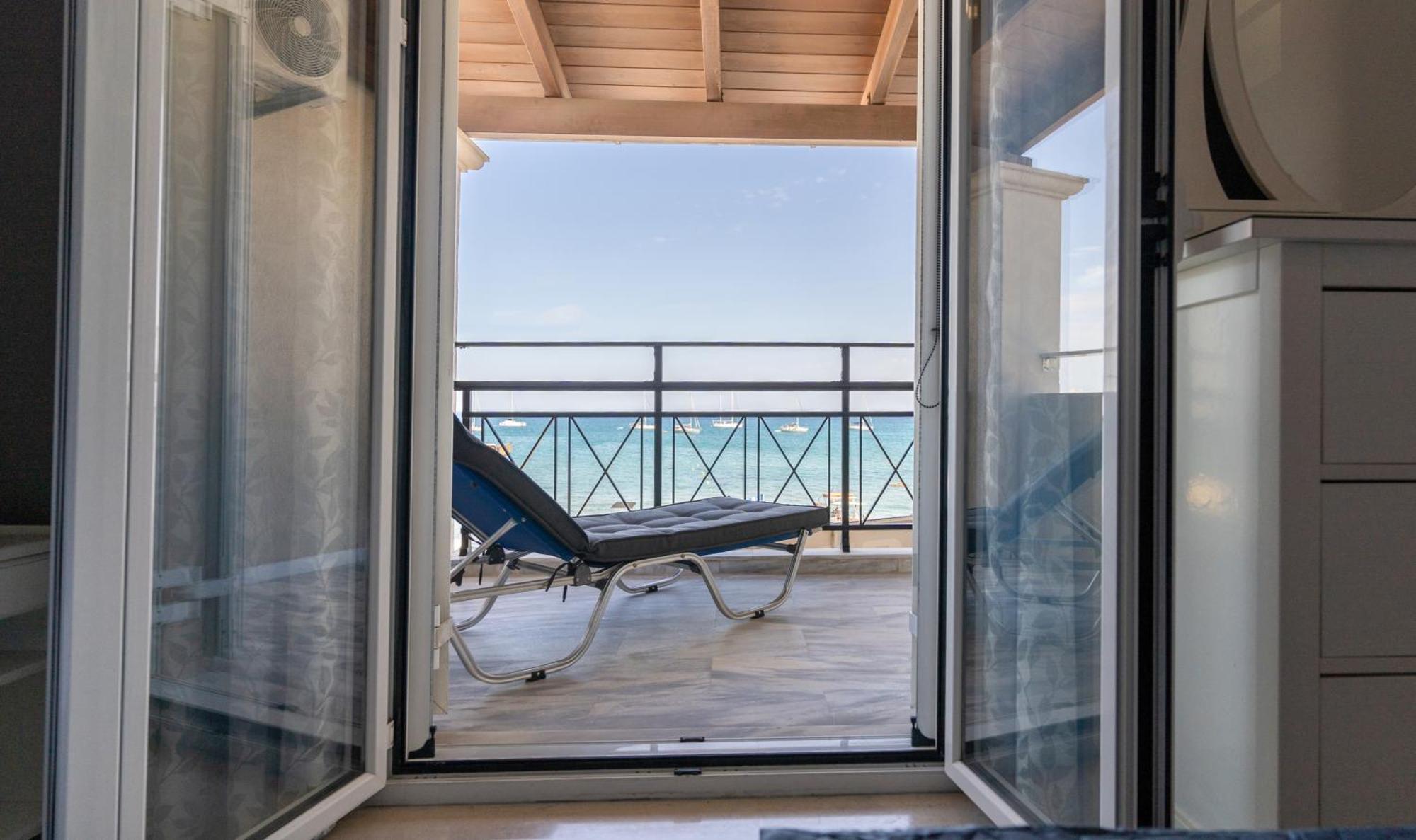 George Beachfront Apartments Lithakia  Номер фото