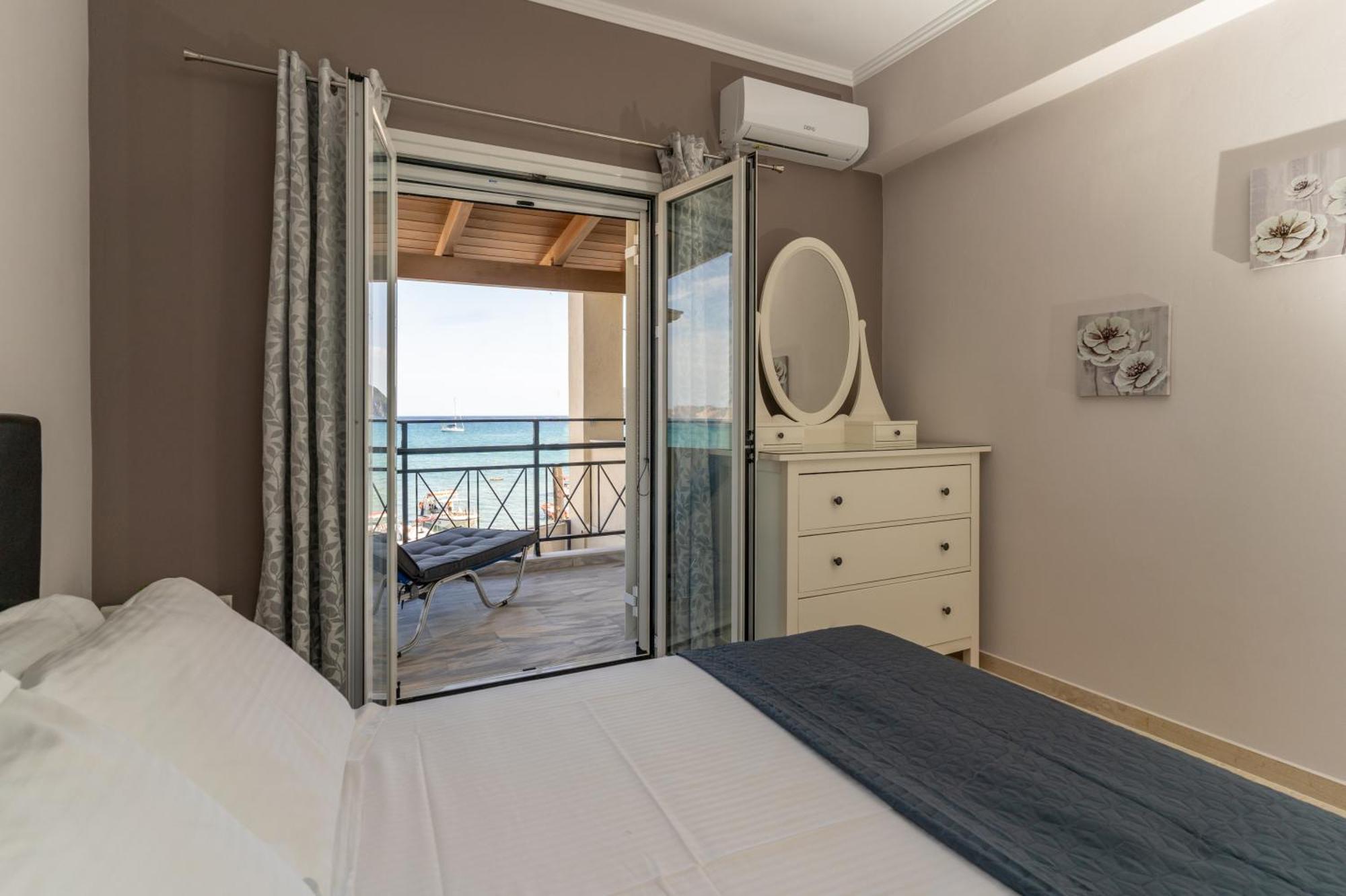 George Beachfront Apartments Lithakia  Номер фото