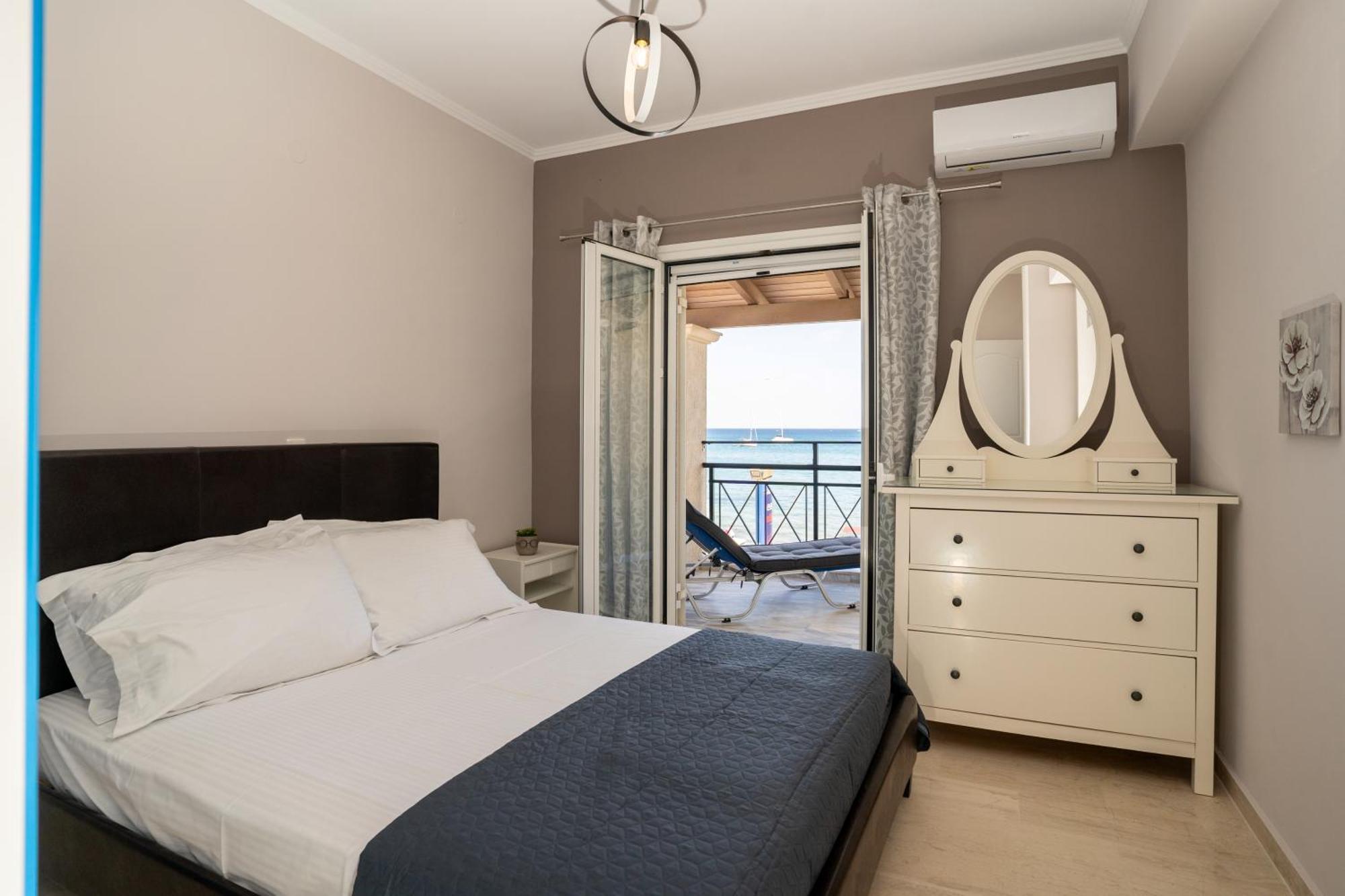 George Beachfront Apartments Lithakia  Номер фото