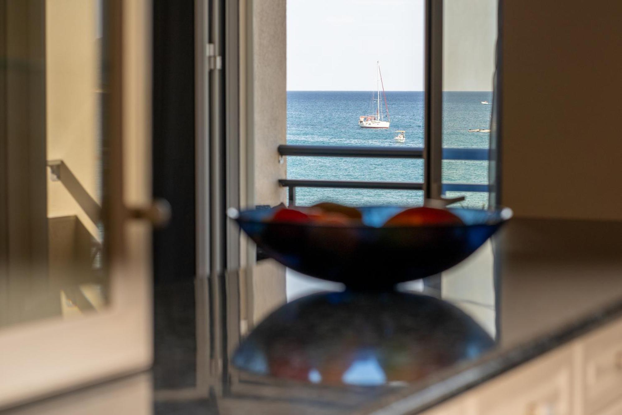 George Beachfront Apartments Lithakia  Номер фото